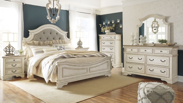 Picture of Realyn 6 Piece Panel Bedroom Set